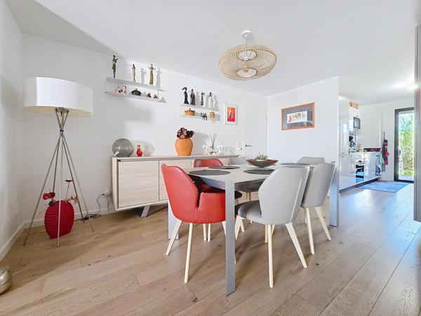 Appartement T4 avec double extérieur, stationnement et calme rare - Centre ville