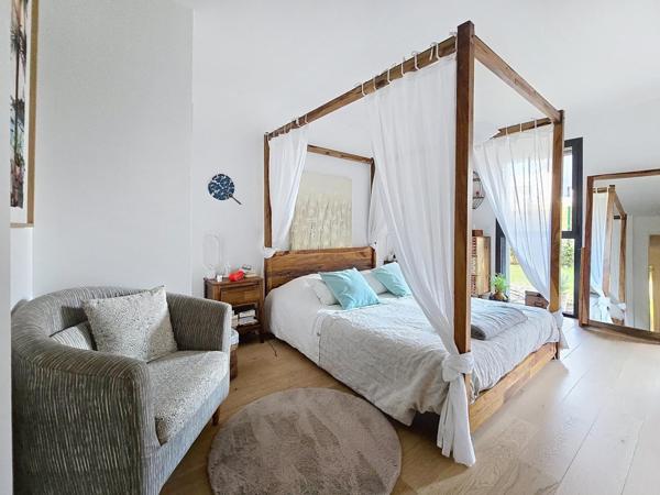 Appartement T4 avec double extérieur, stationnement et calme rare - Centre ville