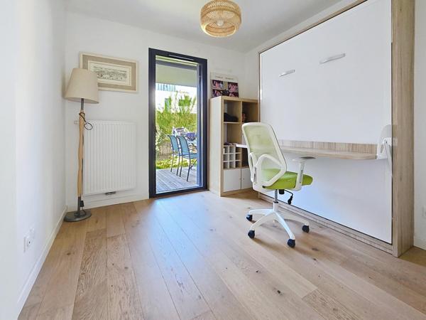 Appartement T4 avec double extérieur, stationnement et calme rare - Centre ville