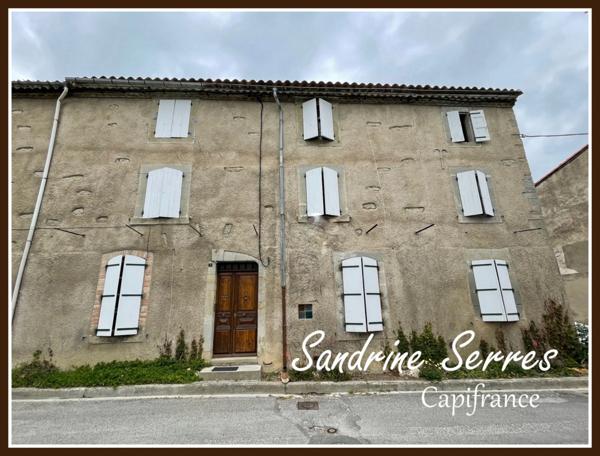 A vendre ALZONNE maison 8 piéces sur 299 m² environ, grenier, garage et cour intérieure .