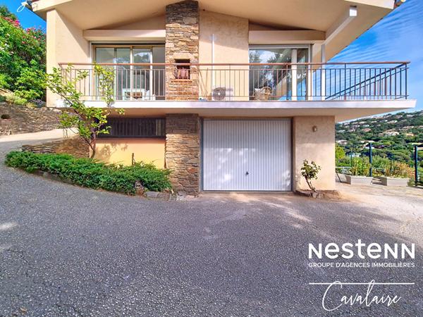 Villa 140 m² vue mer et piscine à 20 minutes à pied des plages de Cavalaire