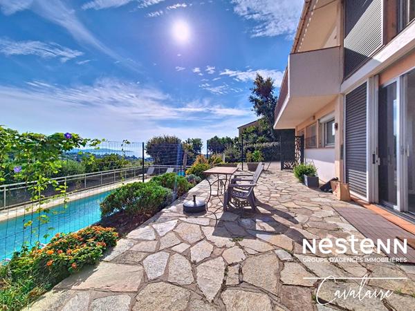 Villa 140 m² vue mer et piscine à 20 minutes à pied des plages de Cavalaire