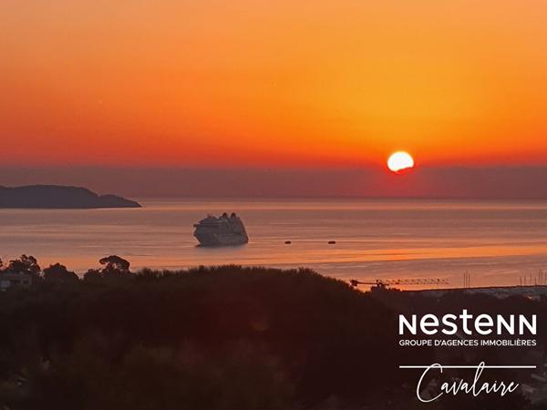 Villa 140 m² vue mer et piscine à 20 minutes à pied des plages de Cavalaire