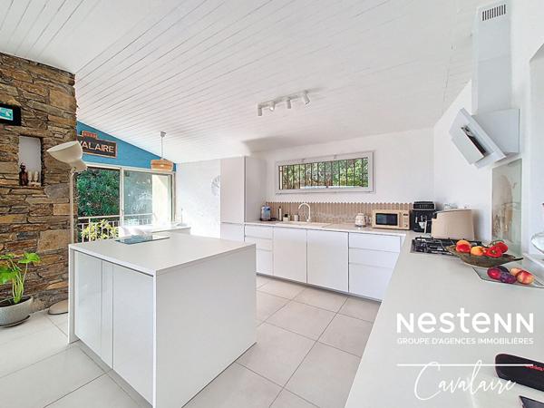 Villa 140 m² vue mer et piscine à 20 minutes à pied des plages de Cavalaire