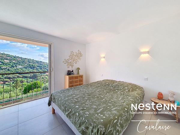 Villa 140 m² vue mer et piscine à 20 minutes à pied des plages de Cavalaire