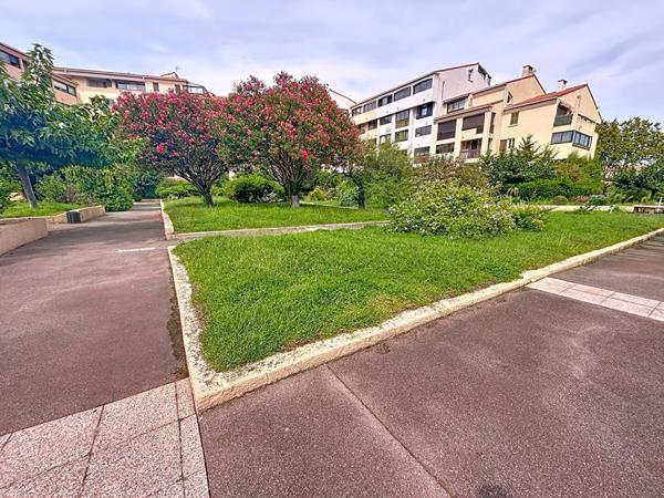 FREJUS, STUDIO, COIN NUIT, CAVE, PARKING, PISCINE ET TENNIS