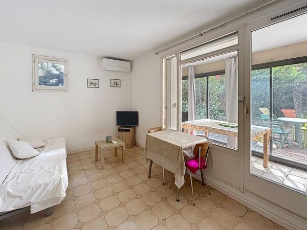 FREJUS, STUDIO, COIN NUIT, CAVE, PARKING, PISCINE ET TENNIS