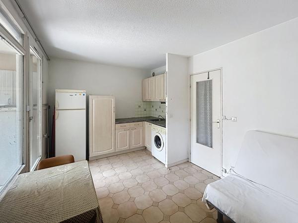 FREJUS, STUDIO, COIN NUIT, CAVE, PARKING, PISCINE ET TENNIS