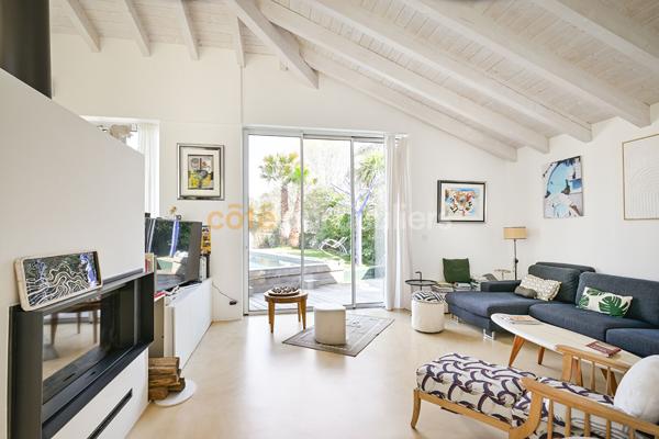Vente
                Maison213 m² - 6 Pièces -
                    BIDART (64210)