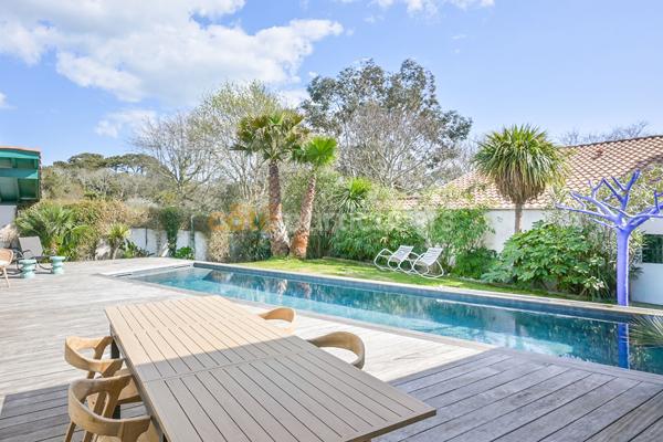Vente
                Maison213 m² - 6 Pièces -
                    BIDART (64210)