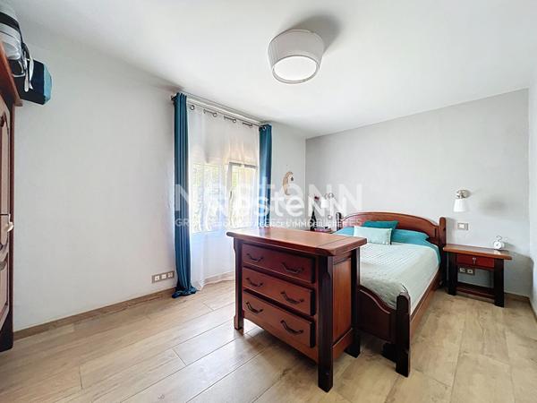 GOLFE JUAN - Maison 103m² - 5 pièces - Garage - Proche plages - Sud - Jardin et Jacuzzi