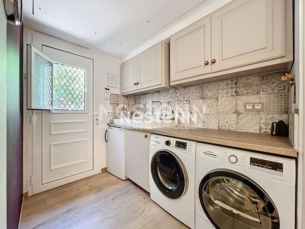 GOLFE JUAN - Maison 103m² - 5 pièces - Garage - Proche plages - Sud - Jardin et Jacuzzi