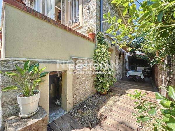 GOLFE JUAN - Maison 103m² - 5 pièces - Garage - Proche plages - Sud - Jardin et Jacuzzi