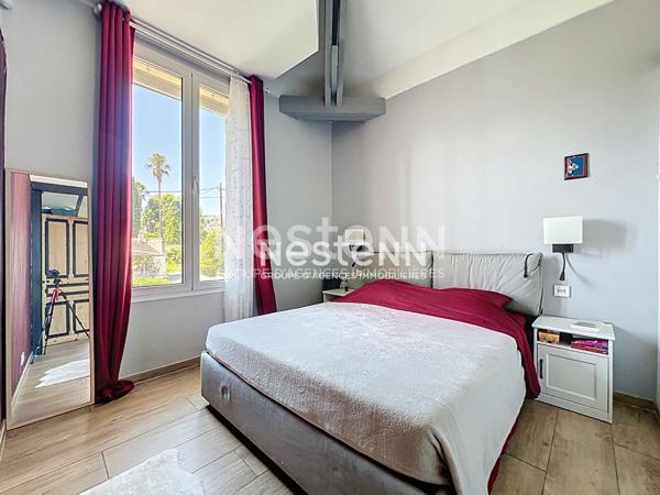 GOLFE JUAN - Maison 103m² - 5 pièces - Garage - Proche plages - Sud - Jardin et Jacuzzi