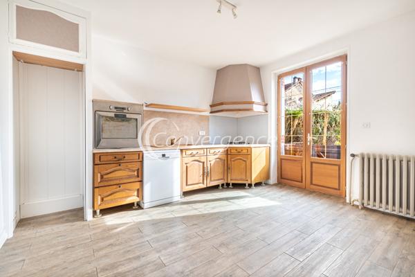 Maison
                                                                                                                                                                                                                                                                                                                        4 pièce(s)                                                                                                                                                                                                          2 chambre(s)                                                                                                                                                                                                          85  m²