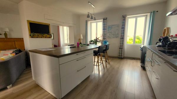 Surgères maison 4 pièces avec dépendances et piscine