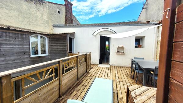 Surgères maison 4 pièces avec dépendances et piscine