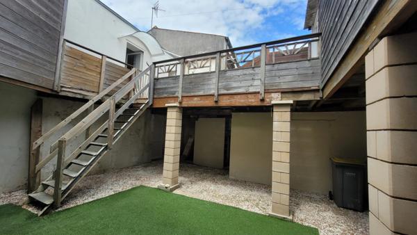 Surgères maison 4 pièces avec dépendances et piscine