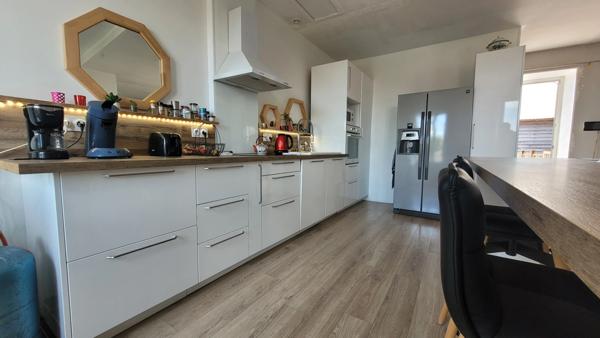 Surgères maison 4 pièces avec dépendances et piscine