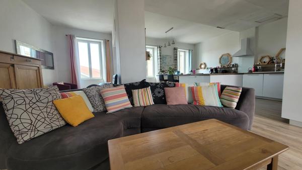 Surgères maison 4 pièces avec dépendances et piscine