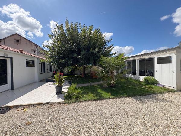 EXCLUSIVITE Maison de plain pied 98 m2 3 chambres dans le centre de CHERAC  17610