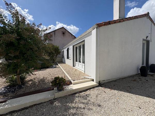 EXCLUSIVITE Maison de plain pied 98 m2 3 chambres dans le centre de CHERAC  17610