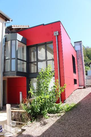Duplex de 146m² avec cour intérieure, une terrasse attenant à la cuisine à l'étage et toit-terrasse