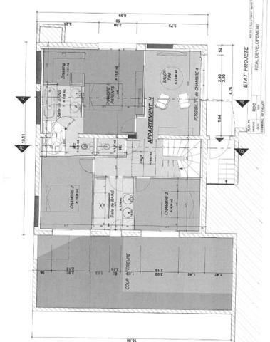 Duplex de 146m² avec cour intérieure, une terrasse attenant à la cuisine à l'étage et toit-terrasse