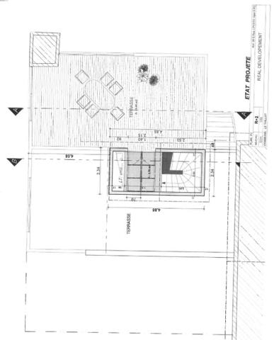 Duplex de 146m² avec cour intérieure, une terrasse attenant à la cuisine à l'étage et toit-terrasse