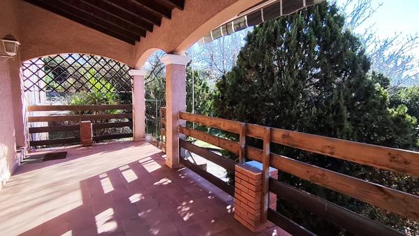 Maison avec jardin paysagé, terrasses et piscine – quartier Le Rieu Alès (30100)