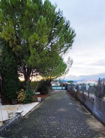 Maison avec jardin paysagé, terrasses et piscine – quartier Le Rieu Alès (30100)