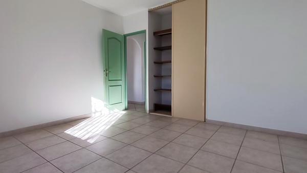 Maison avec jardin paysagé, terrasses et piscine – quartier Le Rieu Alès (30100)