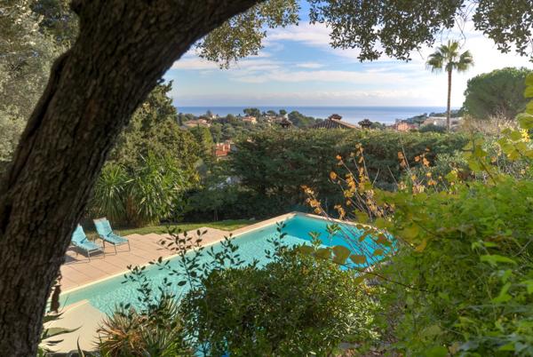Villa de charme avec piscine, aux portes de Monaco, dans un environnement privilégiée