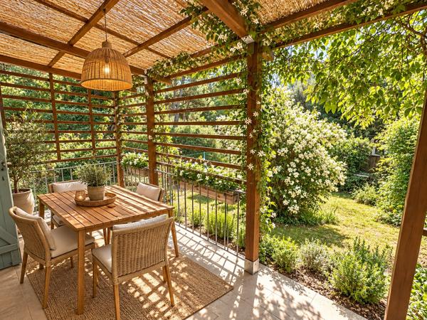 Maison familiale 152 m² + studio à louer de 32m2 + garage de 43m2 sur un terrain de 873 m² – Calme absolu