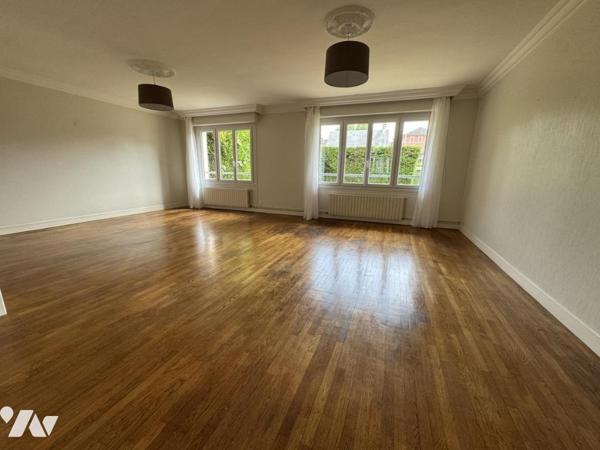 LISIEUX au rez-de-chaussée d'une rue et d'une résidence calmes Appartement 87m², 2 chambres + garage