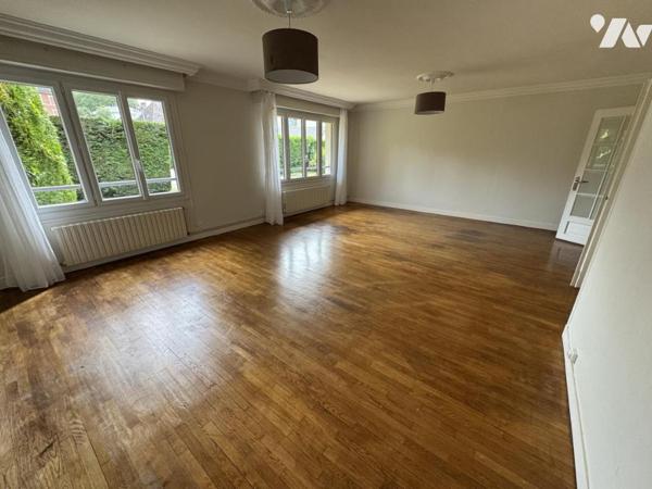 LISIEUX au rez-de-chaussée d'une rue et d'une résidence calmes Appartement 87m², 2 chambres + garage