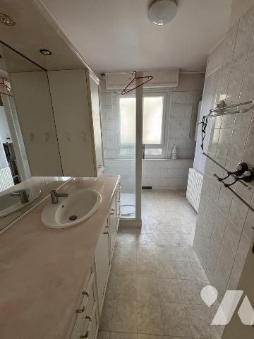 LISIEUX au rez-de-chaussée d'une rue et d'une résidence calmes Appartement 87m², 2 chambres + garage