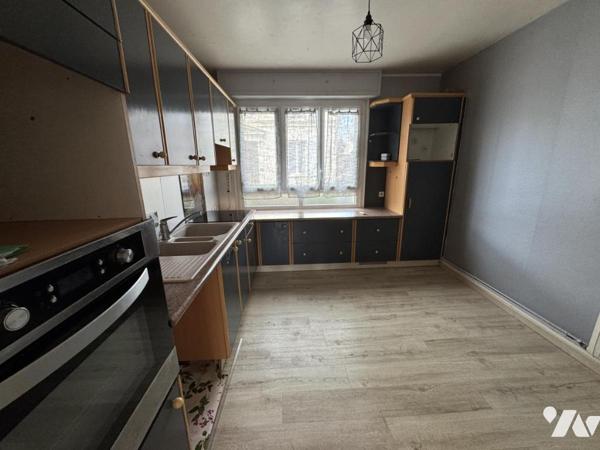 LISIEUX au rez-de-chaussée d'une rue et d'une résidence calmes Appartement 87m², 2 chambres + garage