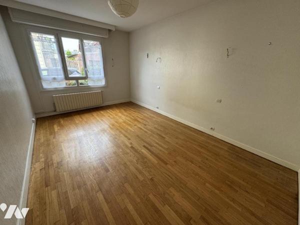 LISIEUX au rez-de-chaussée d'une rue et d'une résidence calmes Appartement 87m², 2 chambres + garage