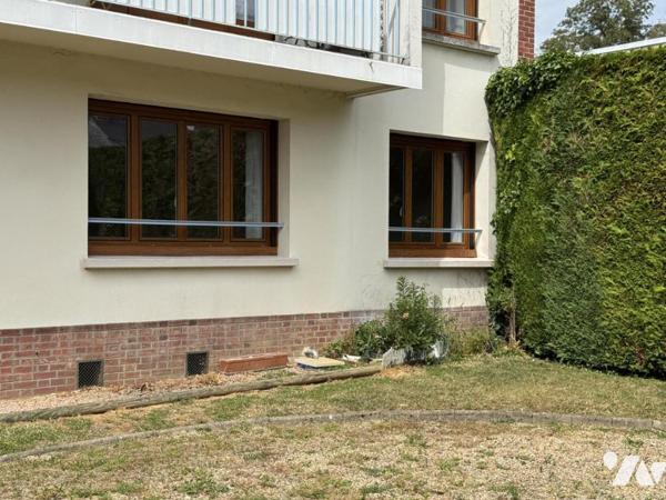 LISIEUX au rez-de-chaussée d'une rue et d'une résidence calmes Appartement 87m², 2 chambres + garage