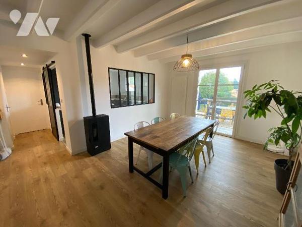 LES HERBIERS - Maison sur sous-sol entièrement rénovée offrant 170 m² habitables sur 2 niveaux ...