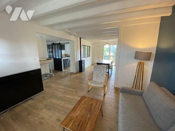 LES HERBIERS - Maison sur sous-sol entièrement rénovée offrant 170 m² habitables sur 2 niveaux ...