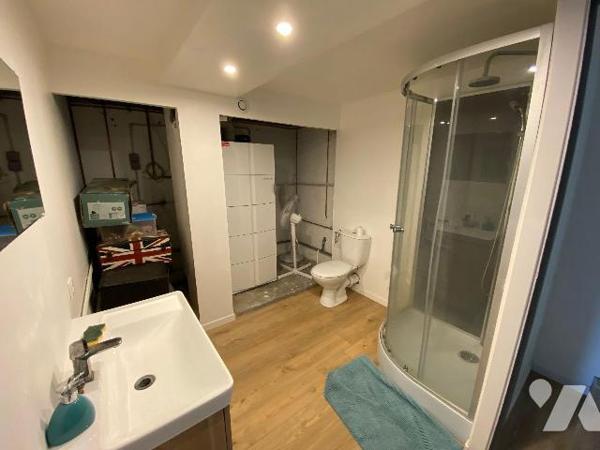 LES HERBIERS - Maison sur sous-sol entièrement rénovée offrant 170 m² habitables sur 2 niveaux ...