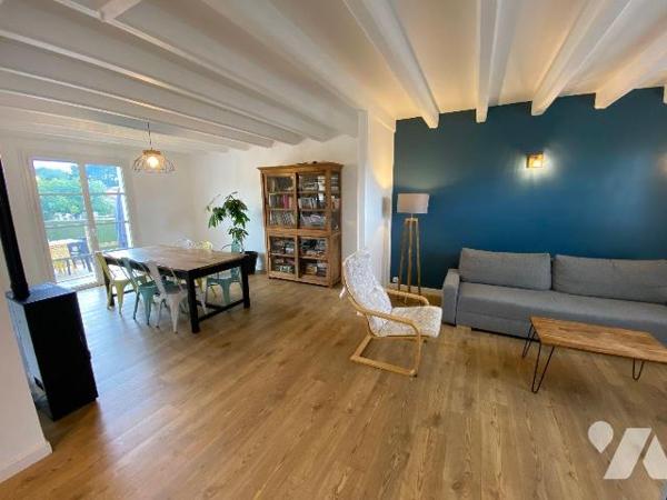 LES HERBIERS - Maison sur sous-sol entièrement rénovée offrant 170 m² habitables sur 2 niveaux ...