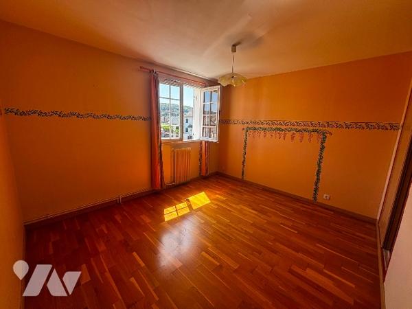 Maison familiale avec garage et jardin – Idéal premier achat ou investissement !