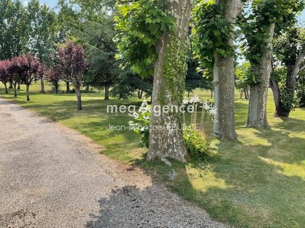 Maison à Eymet, 24500 - 10 pièces 400m²