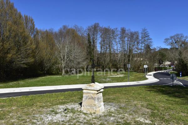 Terrain 750 m² à CURSAN (CREON)
