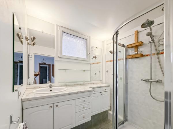 Maison familiale de 173 m² à vendre à Vauréal – 6 pièces, 4 chambres, état impeccable