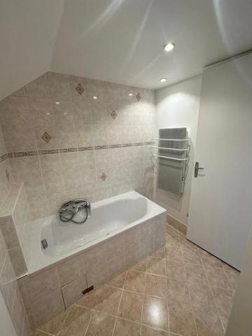 Maison familiale de 173 m² à vendre à Vauréal – 6 pièces, 4 chambres, état impeccable