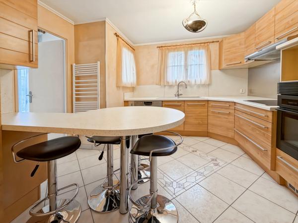 Maison familiale de 173 m² à vendre à Vauréal – 6 pièces, 4 chambres, état impeccable